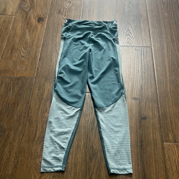 Nike Pro Women’s Leggings Size Small - Picture 3 of 3